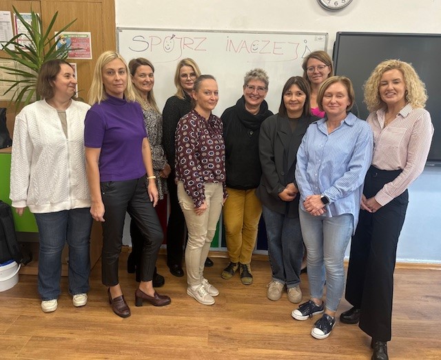 Nauczyciele biorący udział w szkoleniach z programów profilaktycznych dla uczniów.