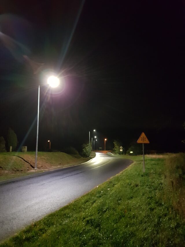 wymienione oświetlenie uliczne na lampy typu LED