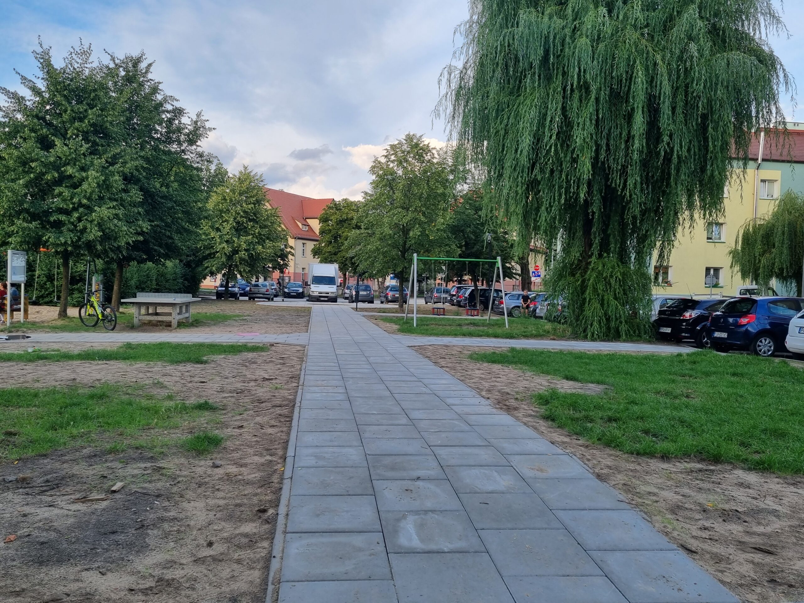 Wyremontowane chodniki i parkingi na Osiedlu Wojska Polskiego w Pleszewie.